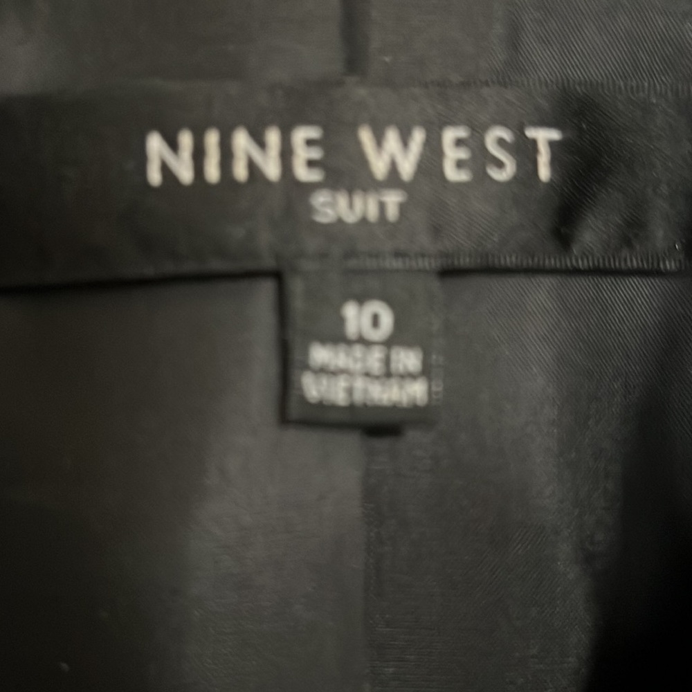 Nine West suit, size 10, jacket and pants - Picture 2 of 8